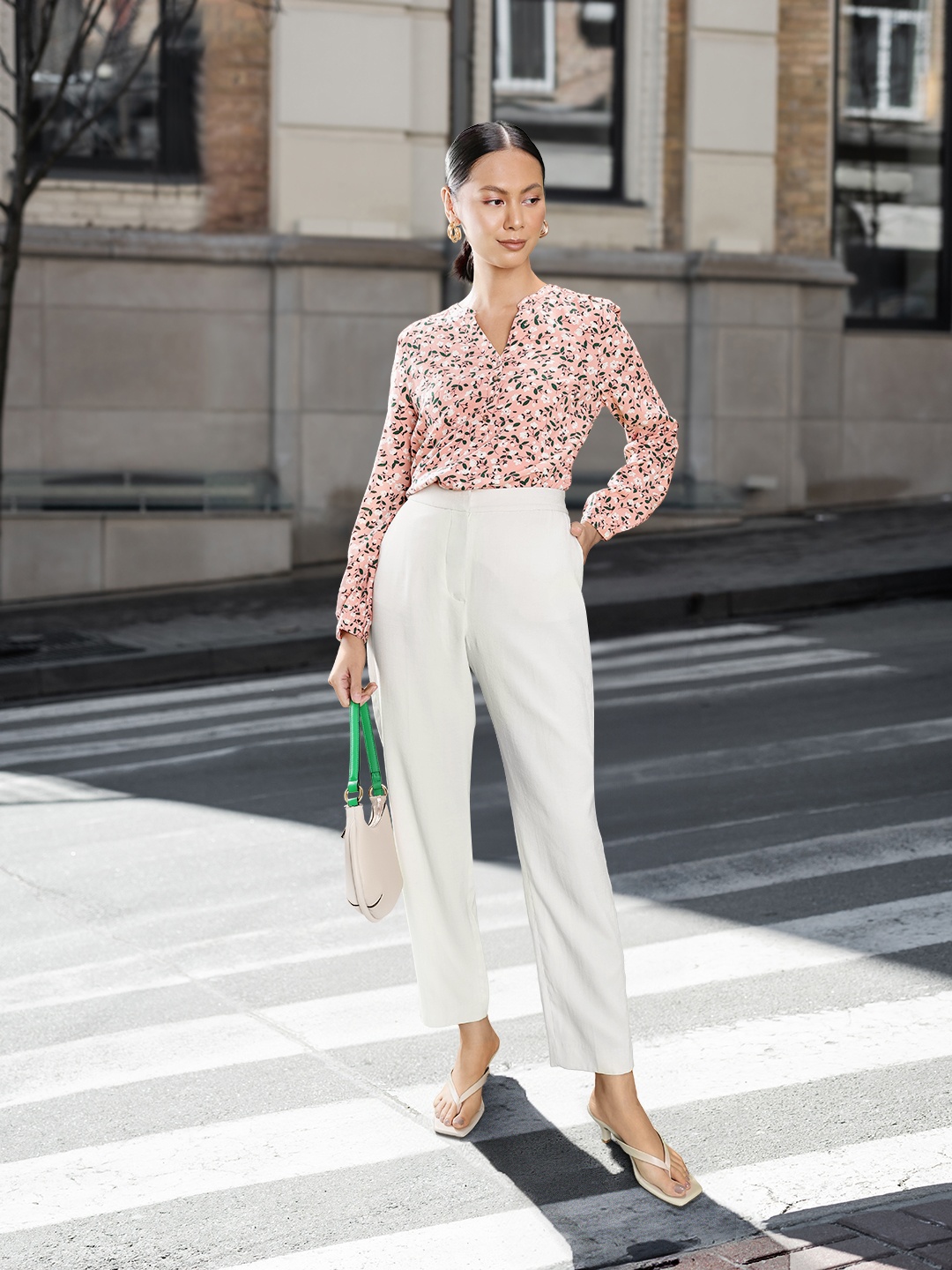 

Chemistry Peach-Coloured & White Floral Printed Mandarin Collar Shirt Style Top