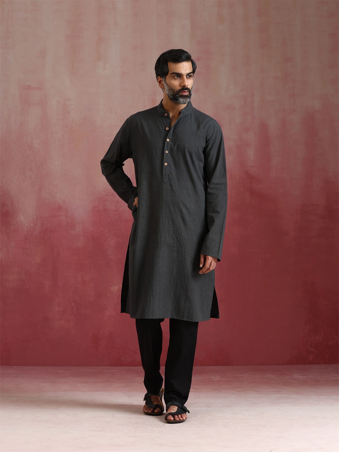 

trueBrowns Men Solid Kurta, Charcoal