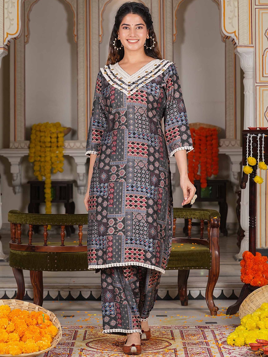 

LALI JAIPUR Ethnic Motifs Printed Straight Kurta with Trousers, Black