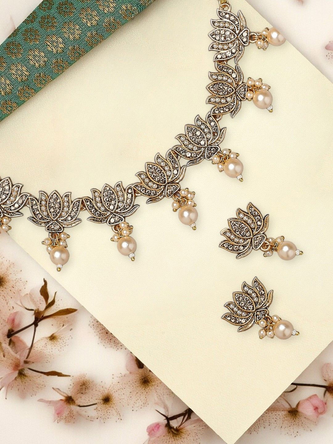 

DressBerry Gold-Toned Loutus Antique Stone Studded & Beaded Jewellery Set
