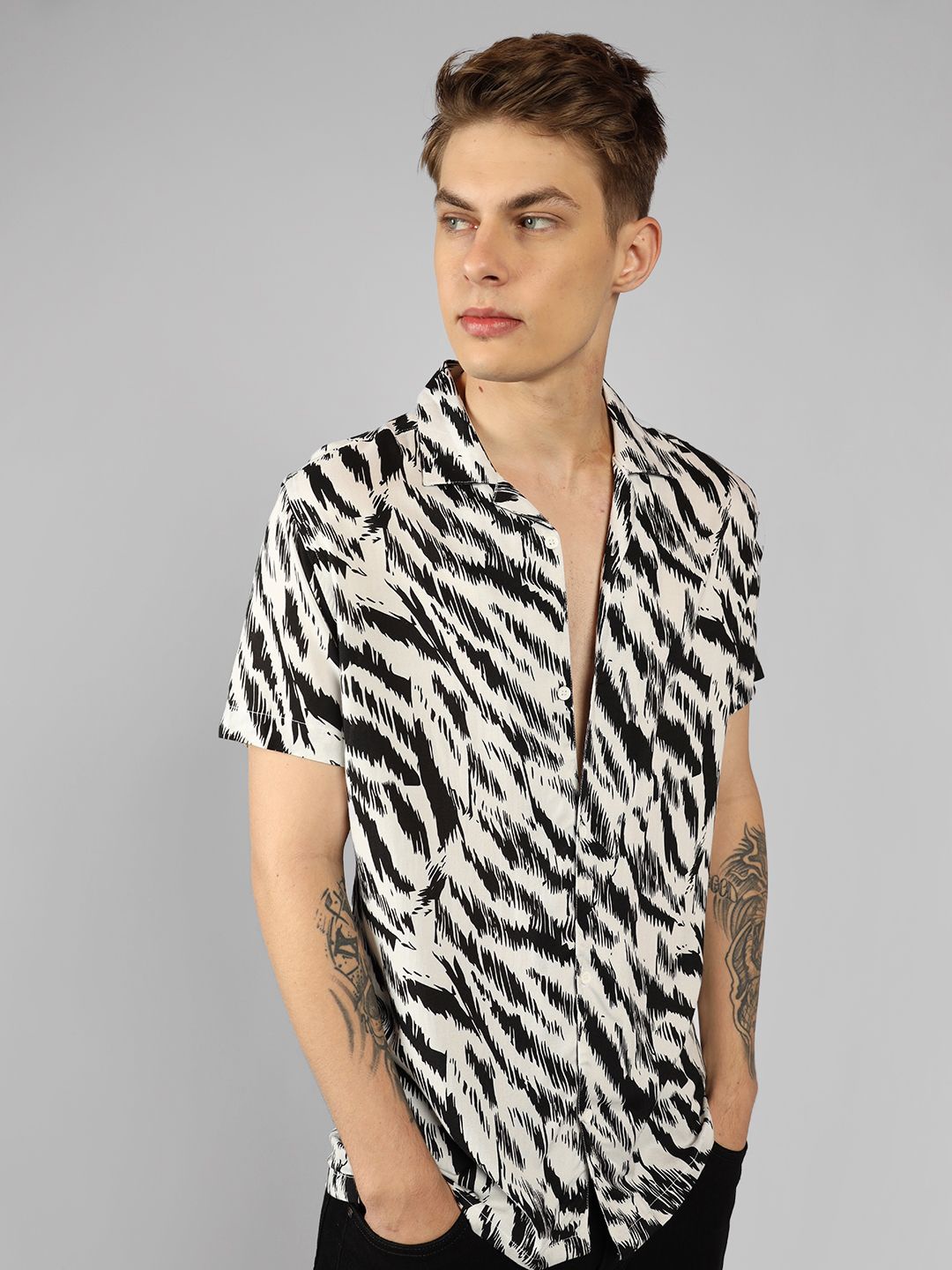 

Dennis Lingo Men Abstract Printed Relaxed Fit Cuban Collar Casual Shirt, Black