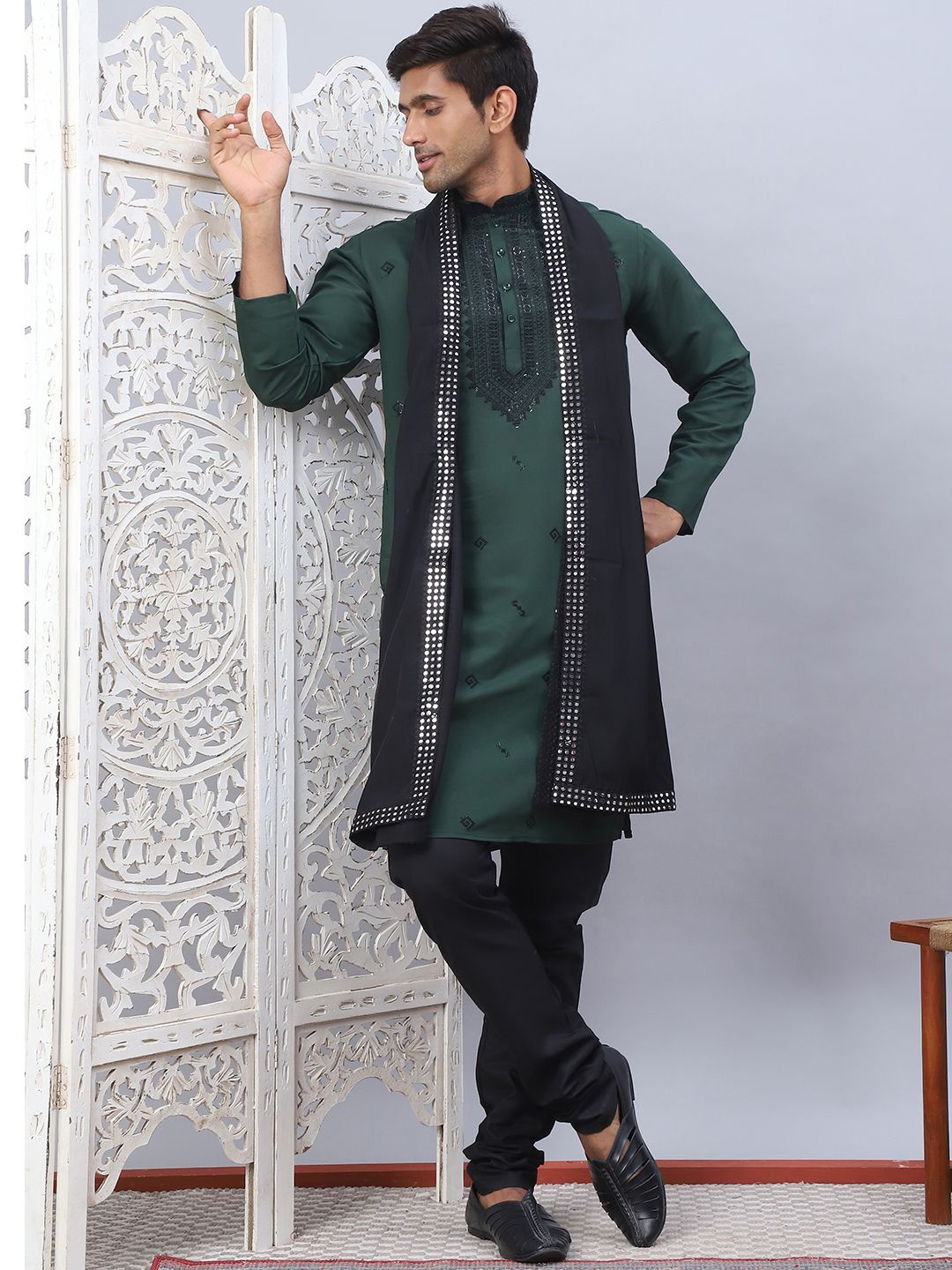 

Jompers Geometric Embroidered Sequinned Straight Kurta With Pyjamas & Dupatta, Green