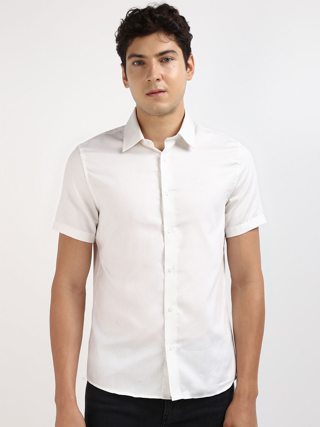 

Calvin Klein Men Spread Collar Solid Cotton Slim Fit Casual Shirt, White