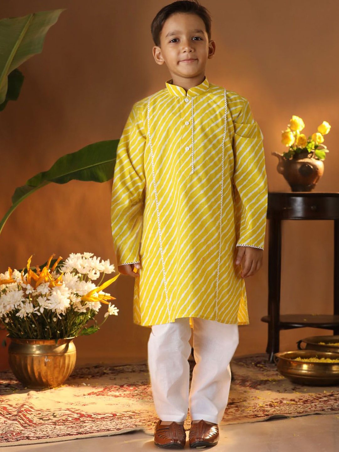 

VASTRAMAY Boys Leheriya Printed Gotta Patti Pure Cotton Straight Kurta With Pyjamas, Yellow