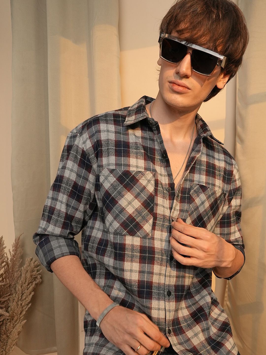 

Campus Sutra Men Comfort Opaque Checked Casual Shirt, Grey