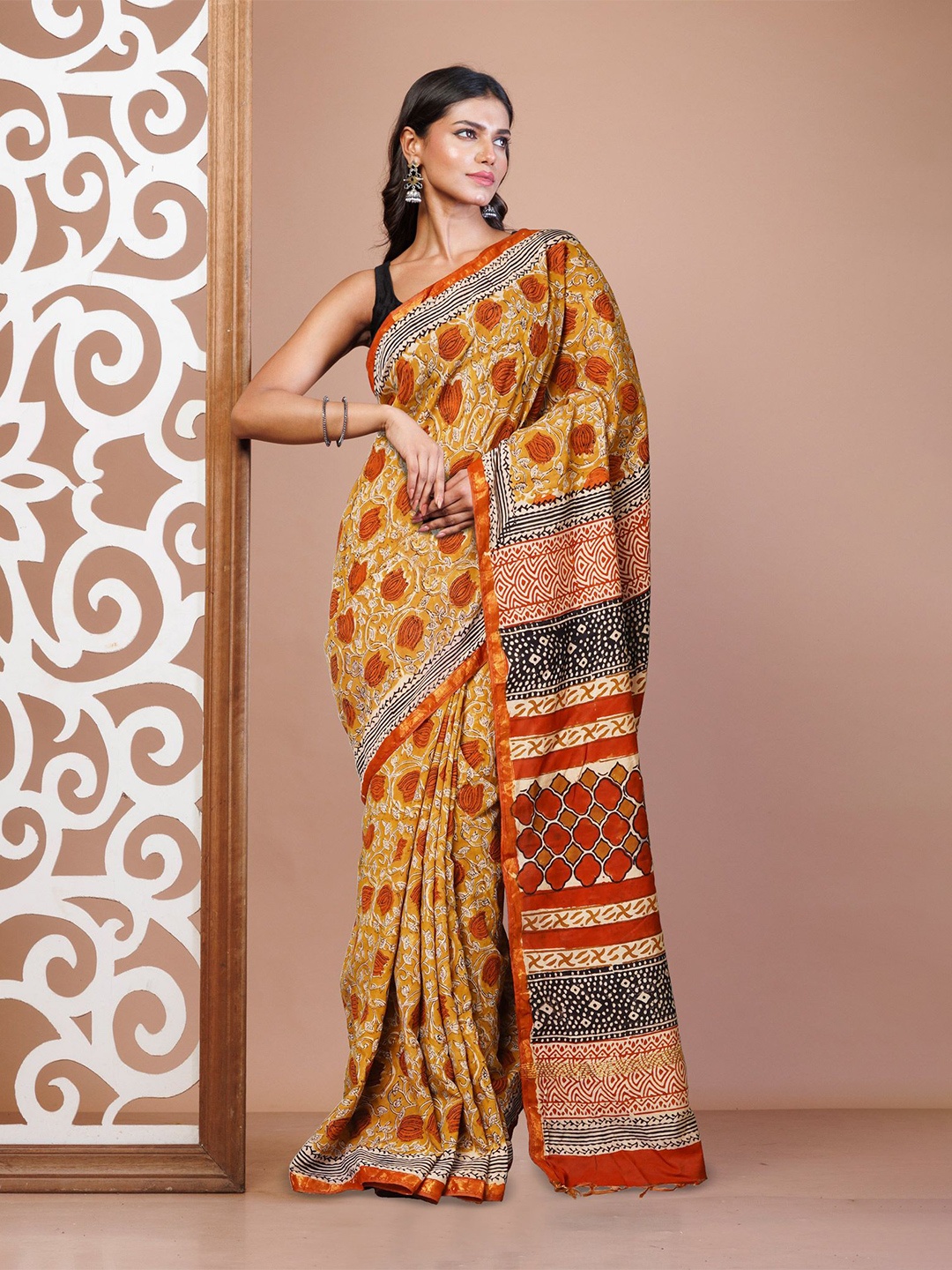 

Unnati Silks Printed Ethnic Motifs Zari Silk Cotton Handloom Bagru Saree, Brown