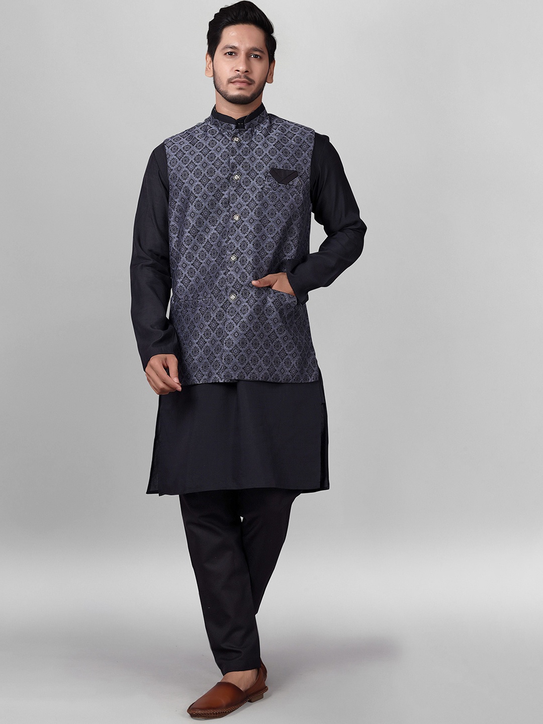 

amzira Mandarin Collar Kurta With Trousers & Jacket, Black