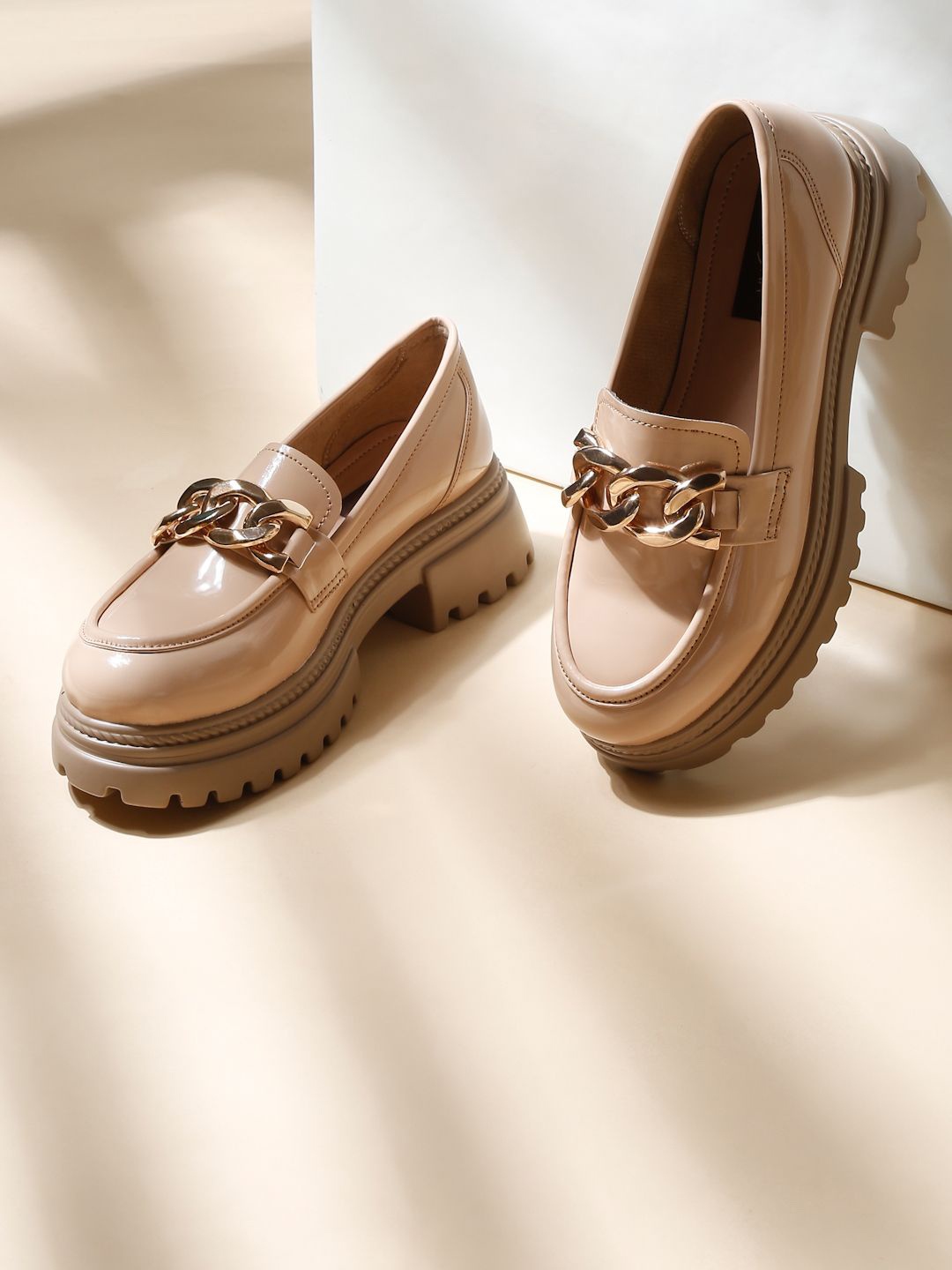 

VALIOSAA Women Patent Leather Lightweight Horsebit Loafers, Beige