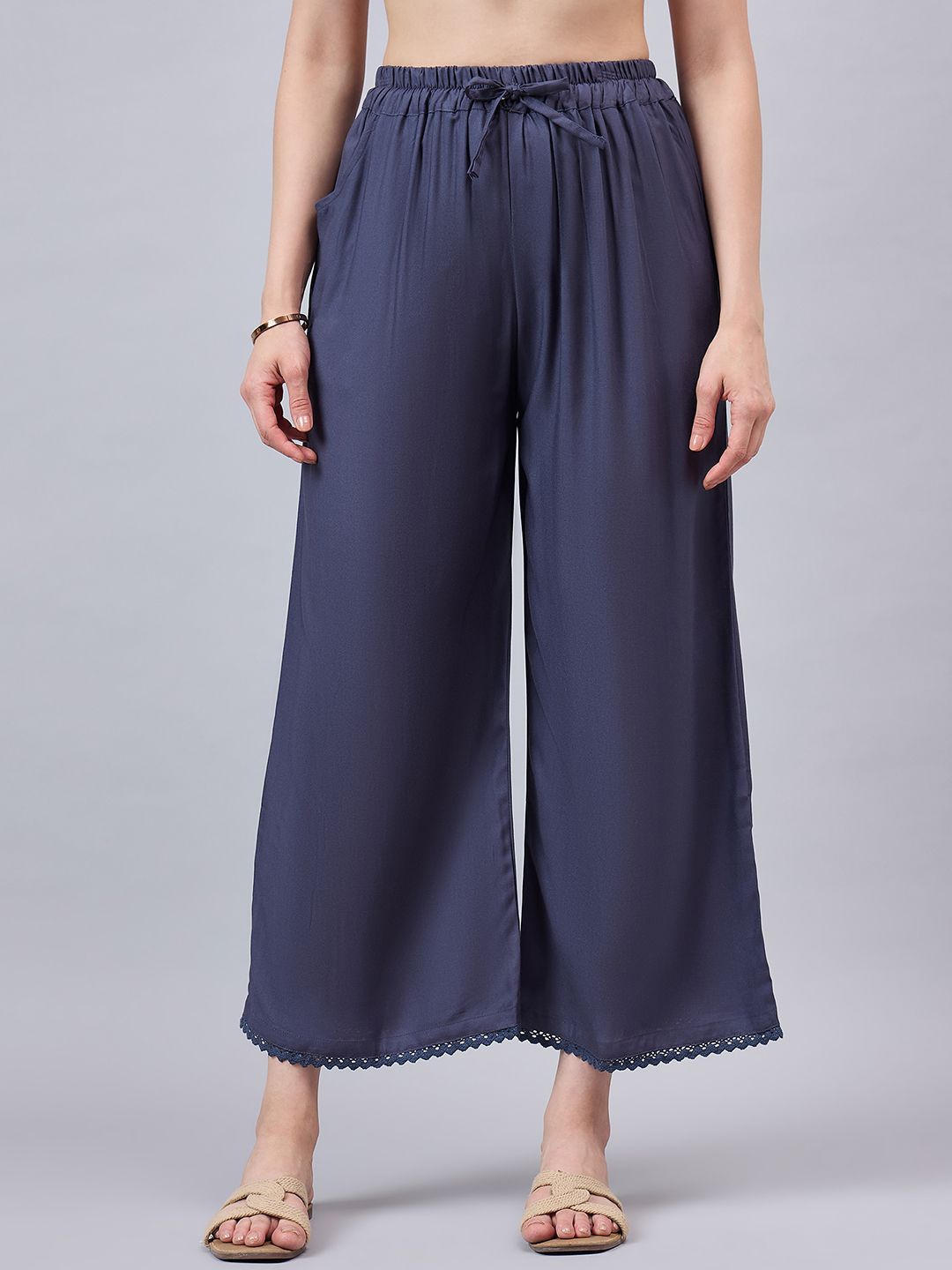 

THE PAJAMA FACTORY Women Solid Palazzos With Lace Detail, Navy blue