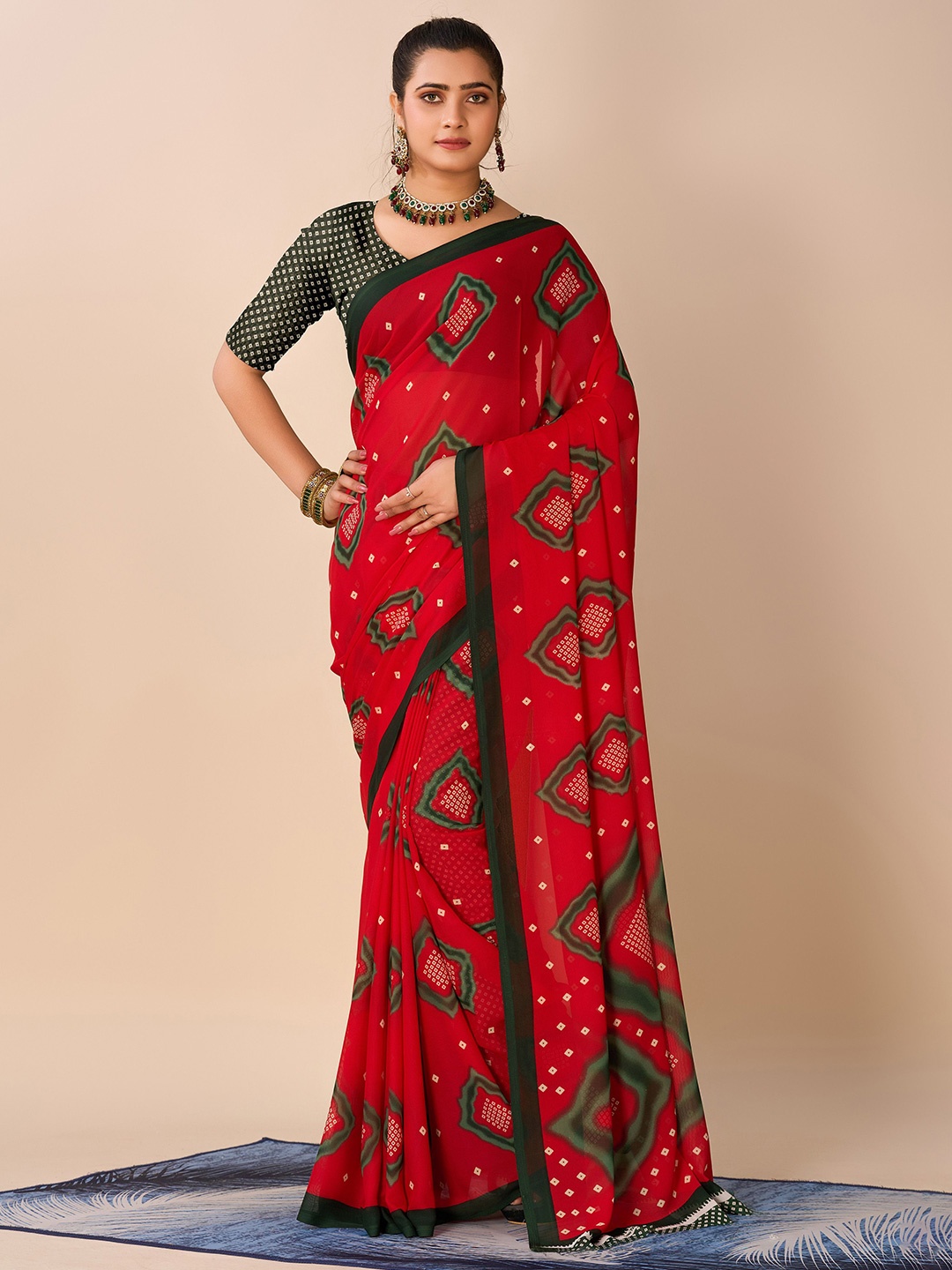 

VIRICA Geometric Printed Saree, Red