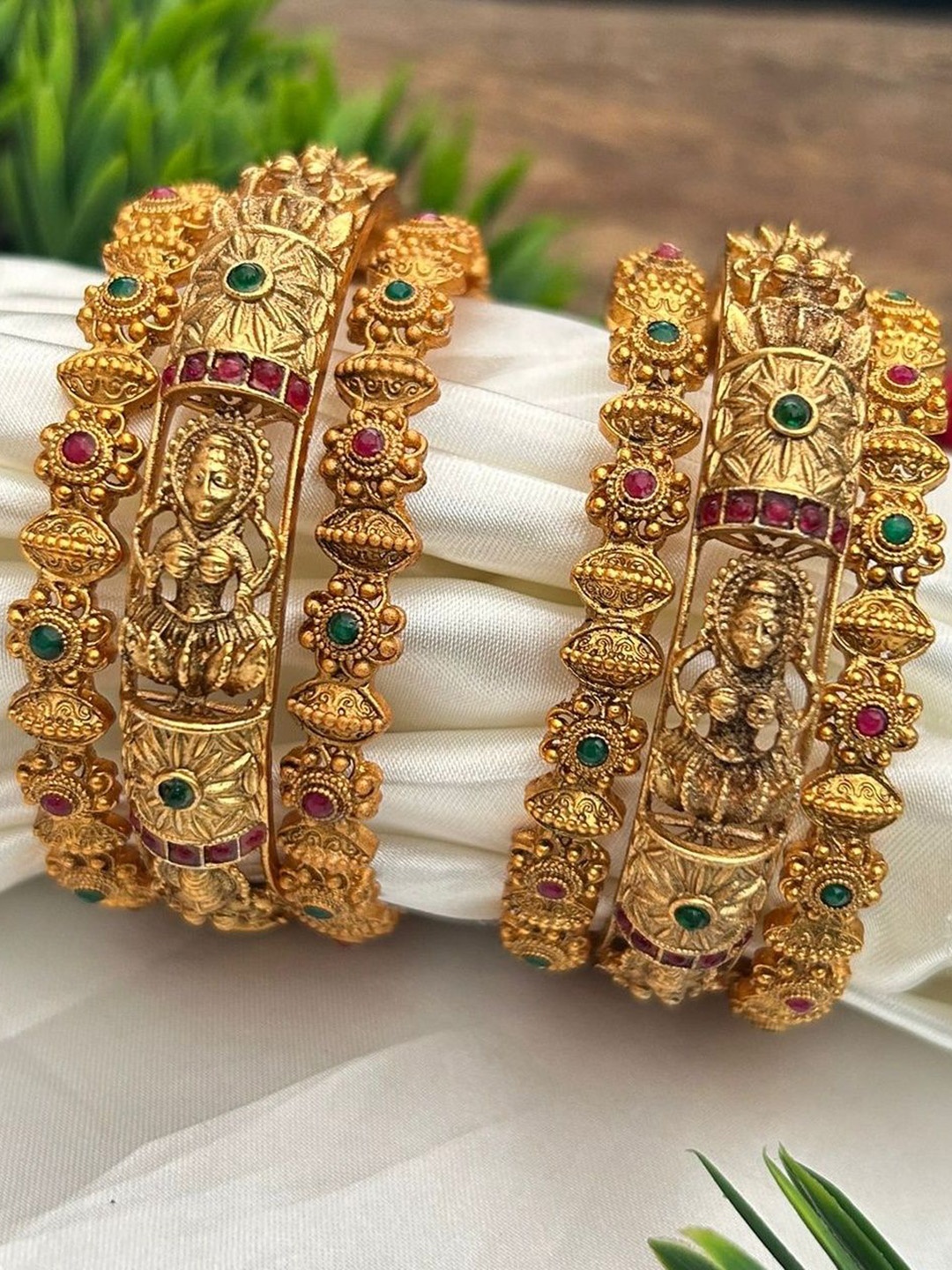 

GRIIHAM Set Of 6 Gold-Plated AD-Studded Bangles