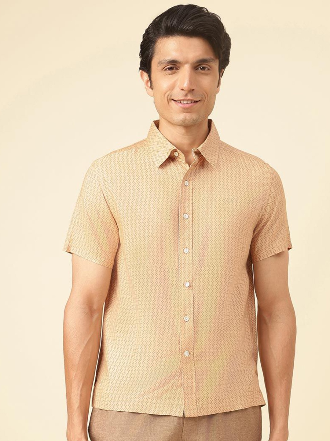 

Fabindia Men Straight Geometric Printed Spread Collar Casual Shirt, Beige