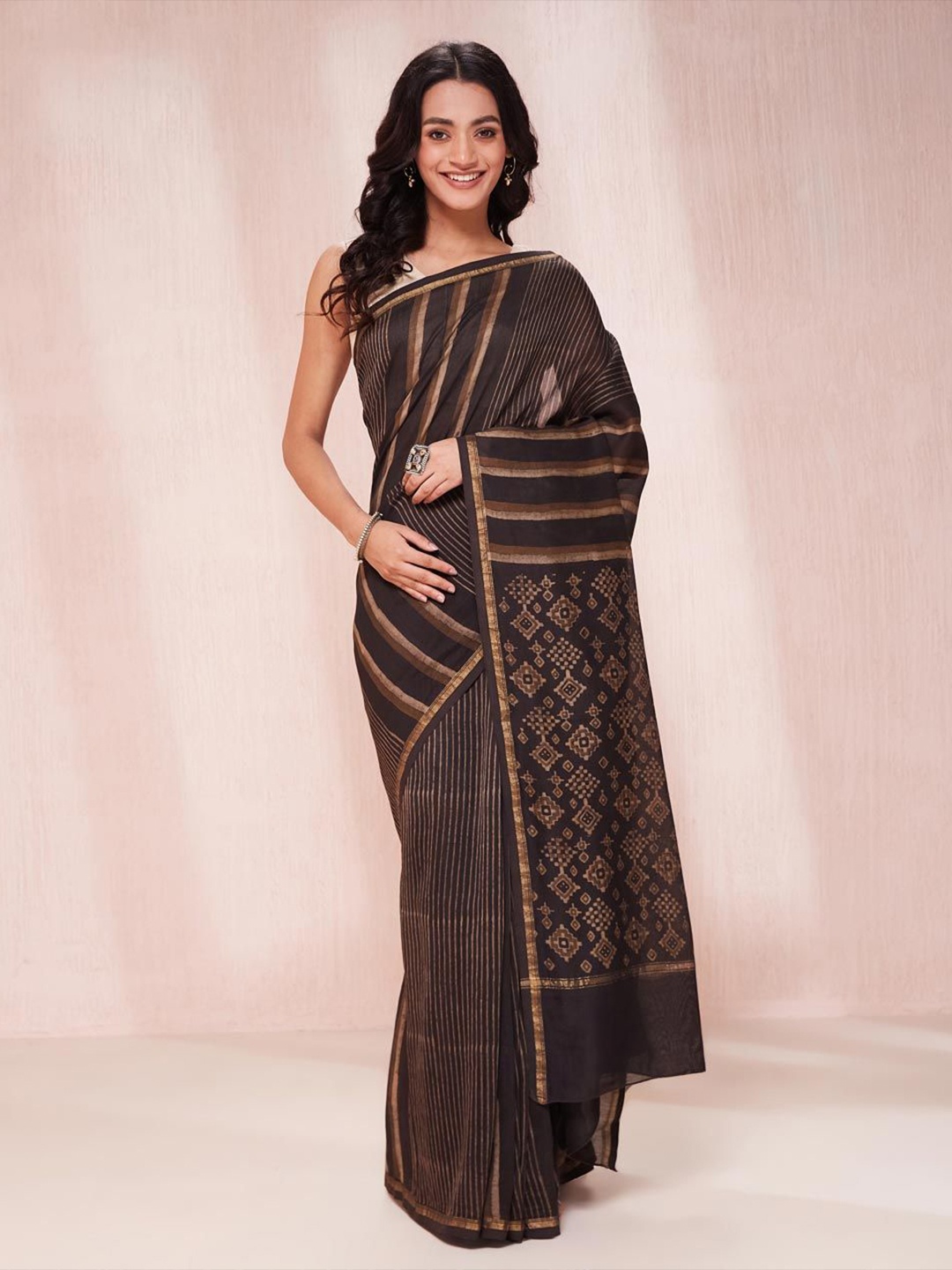 

Fabindia Striped Zari Silk Cotton Dabu Saree, Grey