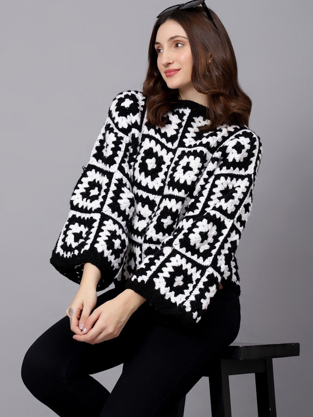 

Velvery Women Pullover with Applique Detail, Black