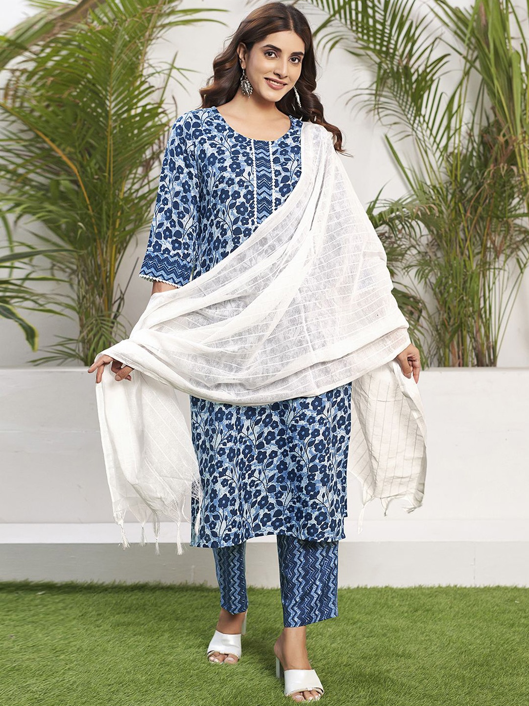 

KALINI Floral Printed Straight Kurta with Trousers & With Dupatta, Blue