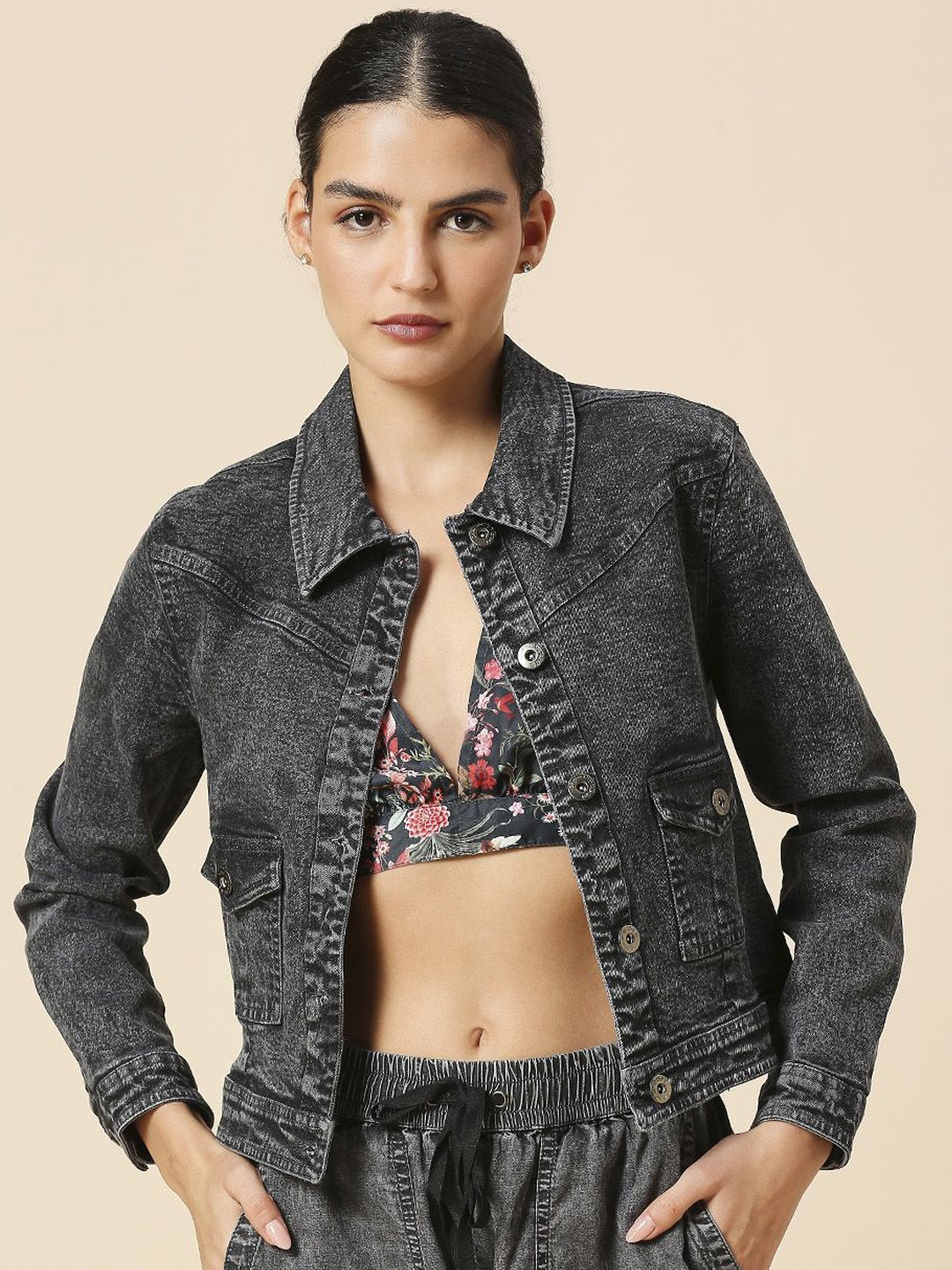 

Chemistry Women Washed Crop Denim Jacket Patchwork, Black