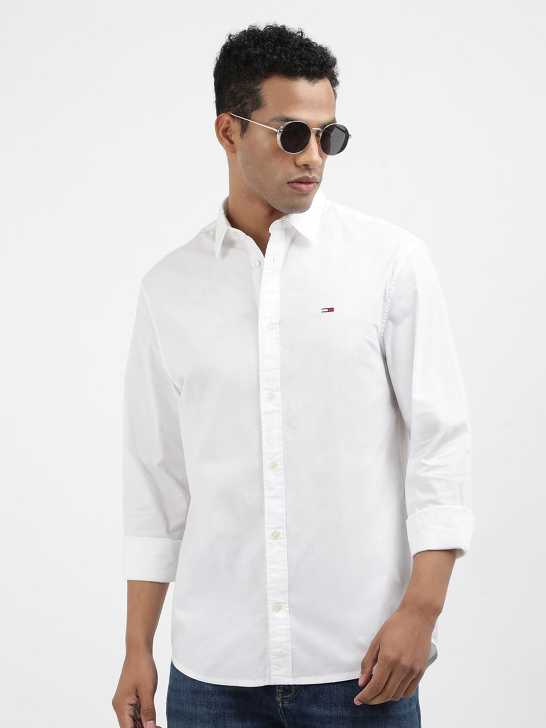 

Tommy Hilfiger Men Solid Spread Collar Casual Shirt, White