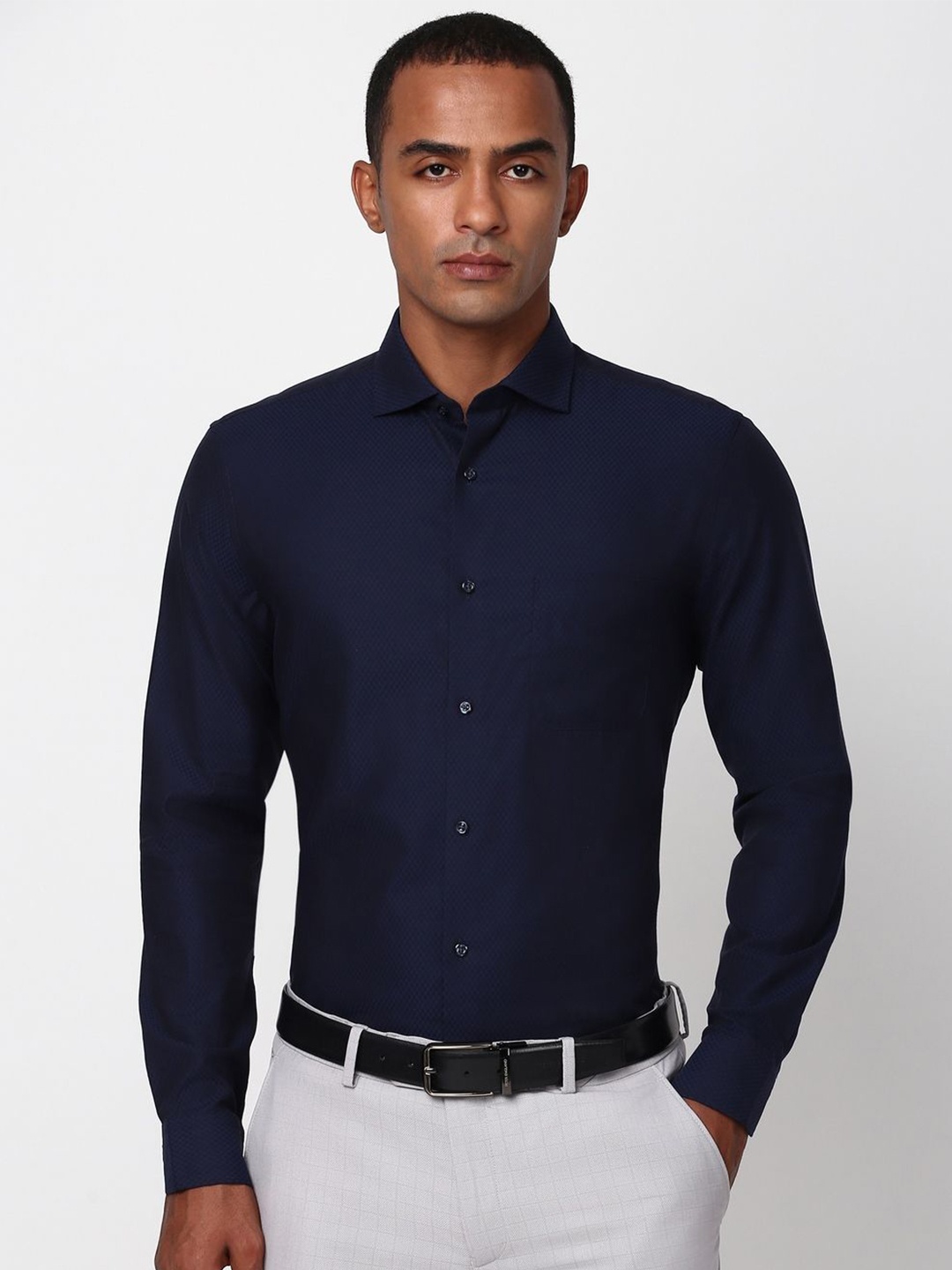 

Peter England Elite Men Spread Collar Textured Solid Cotton Slim Fit Formal Shirt, Navy blue