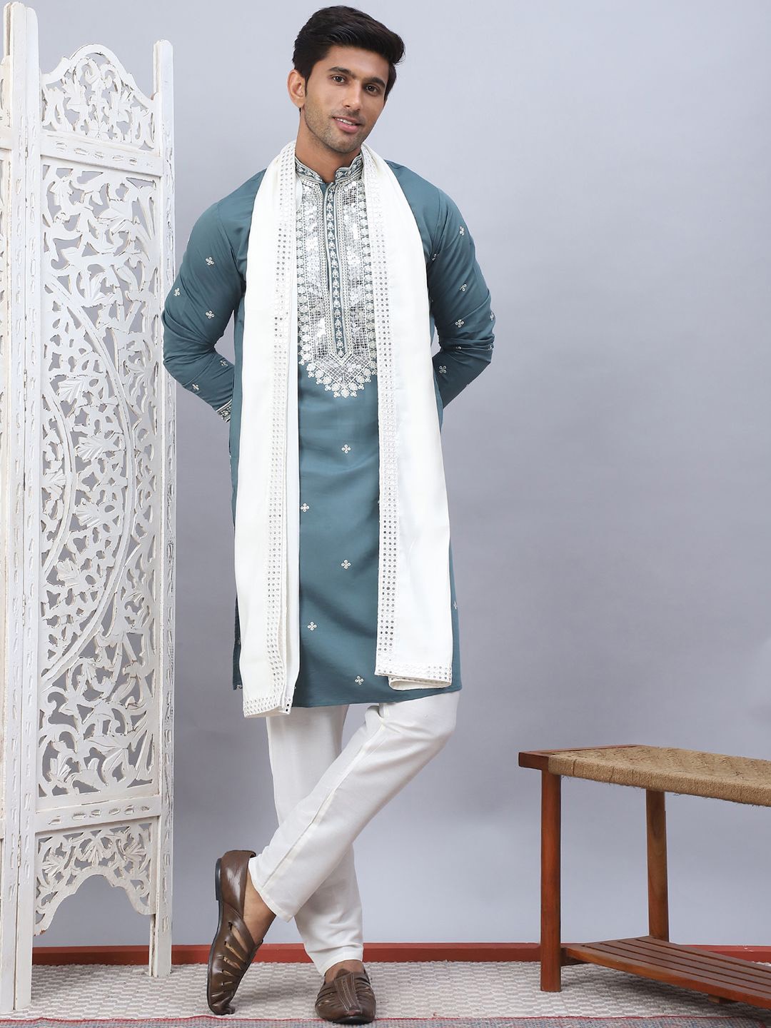 

Jompers Floral Embroidered Mandarin Collar Sequinned Straight Kurta WIth Pyjamas & Dupatta, Blue