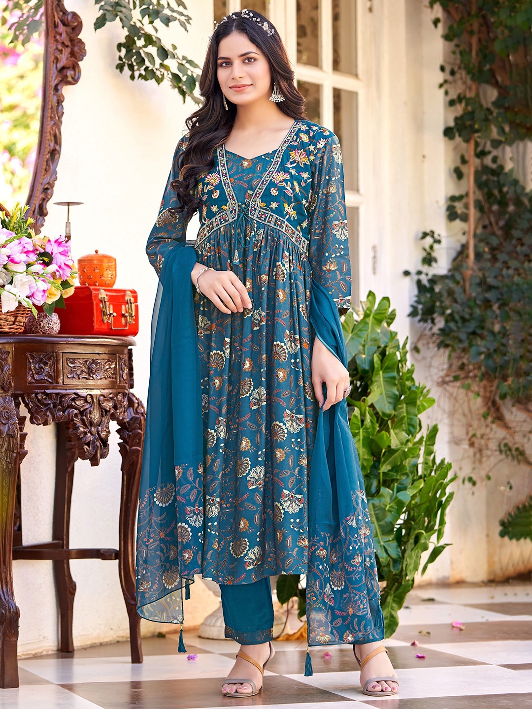 

MITTOO Floral Printed Kurta with Trousers & Dupatta, Blue