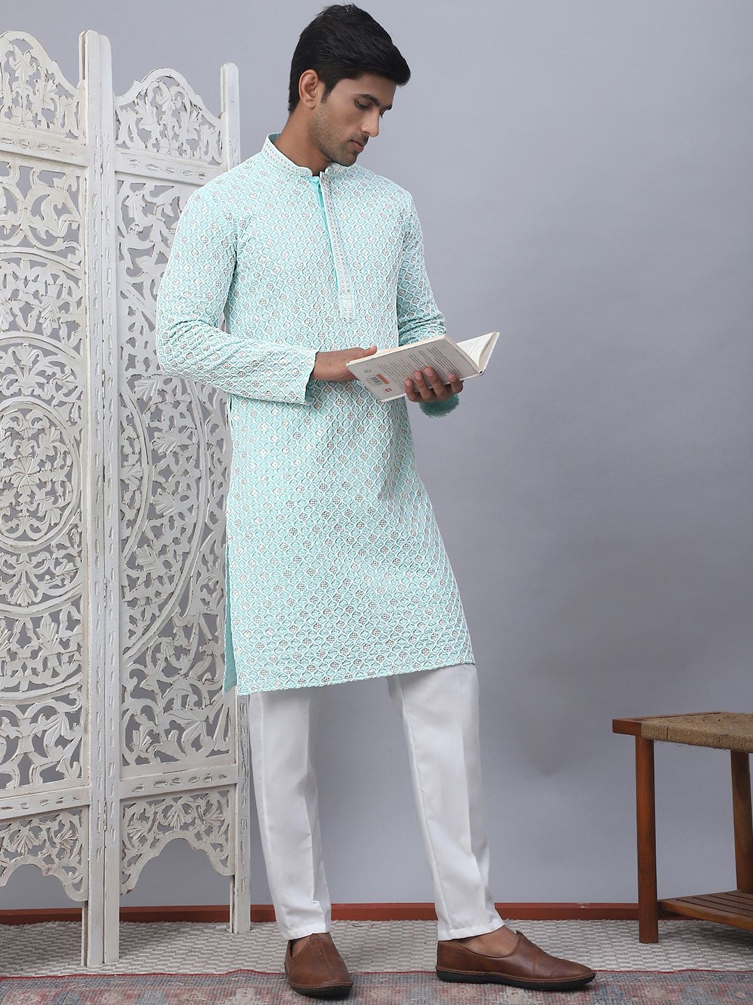 

Jompers Floral Embroidered Chikankari & Sequinned Pure Cotton Straight Kurta with Pyjamas, Blue