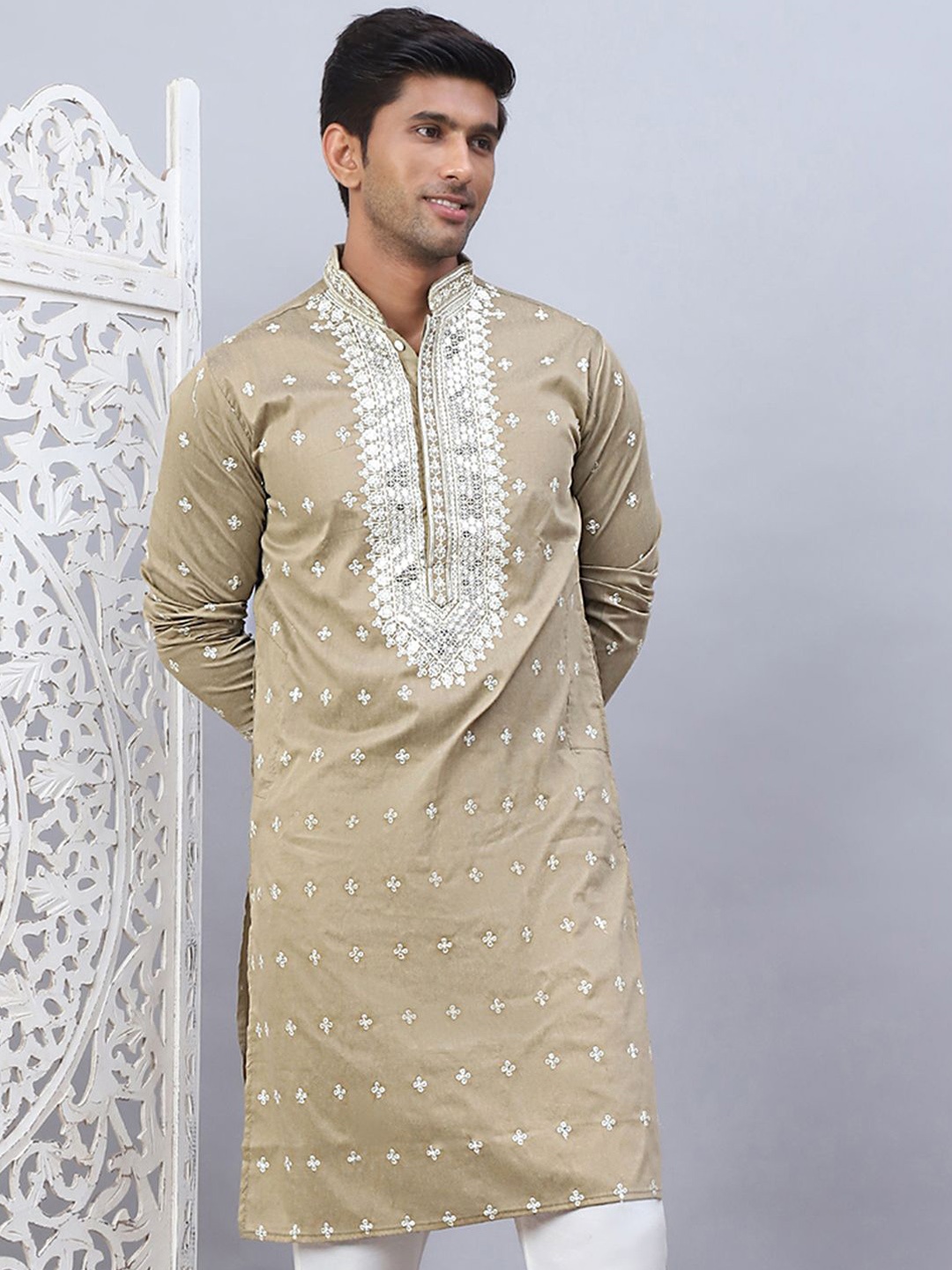 

Jompers Floral Sequins Embroidered Mandarin Collar Straight Kurta, Beige