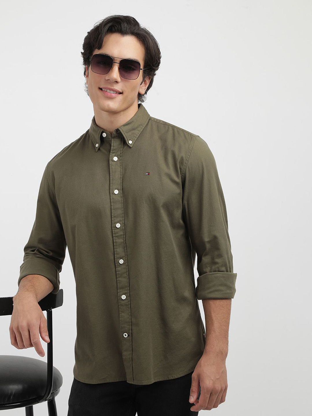 

Tommy Hilfiger Men Solid Button-Down Collar Casual Shirt, Green