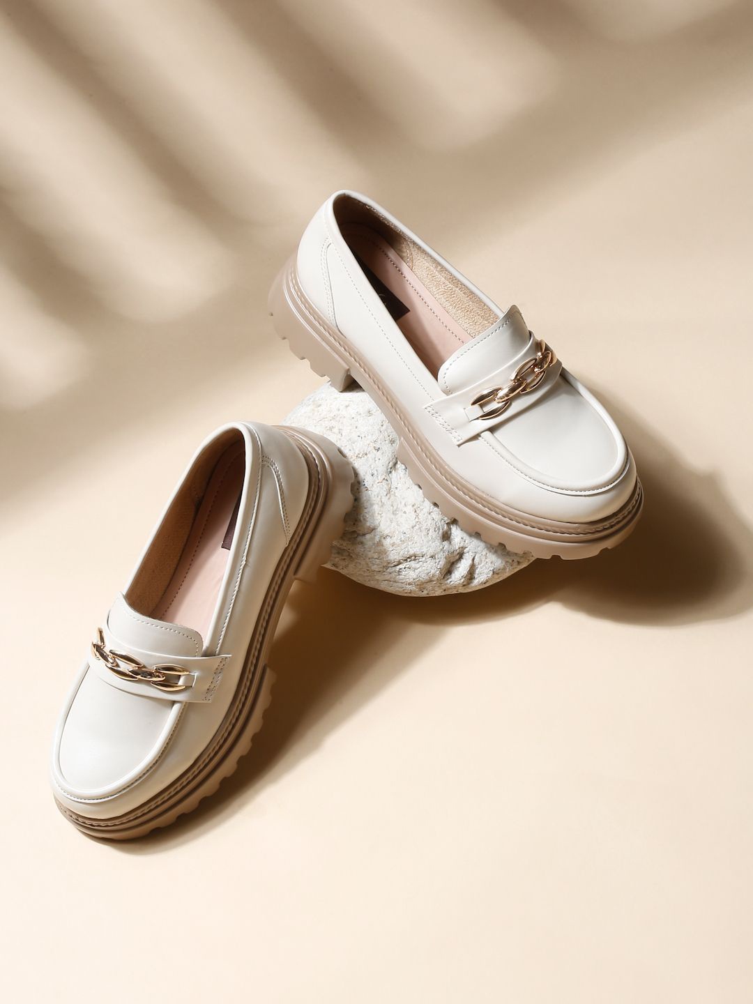 

VALIOSAA Women Colourblocked Lightweight Slip-On Loafers With Buckles, Cream