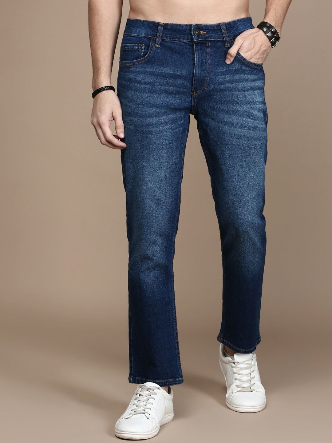 

The Roadster Lifestyle Co Men Light Fade Slim Fit Jeans, Blue