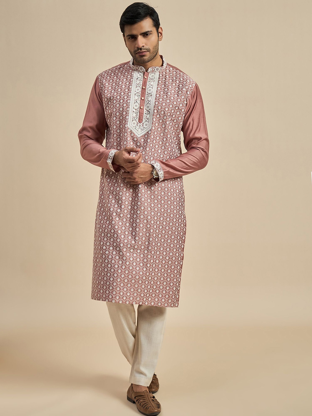 

Anouk Floral Embroidered Mandarin Collar Thread Work Straight Kurta, Peach
