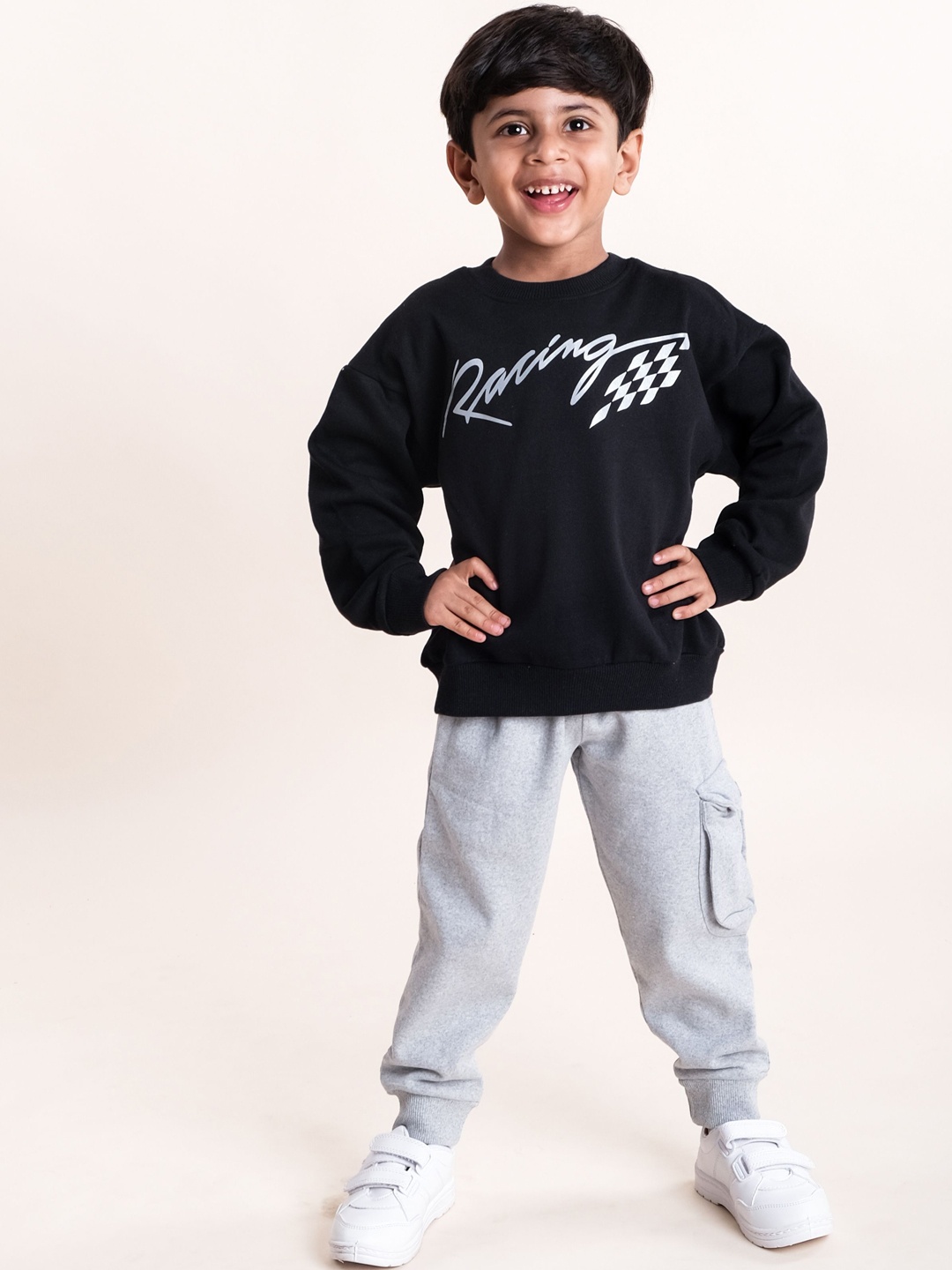 

KiddoPanti Boys Printed Sweatshirt with Joggers, Black