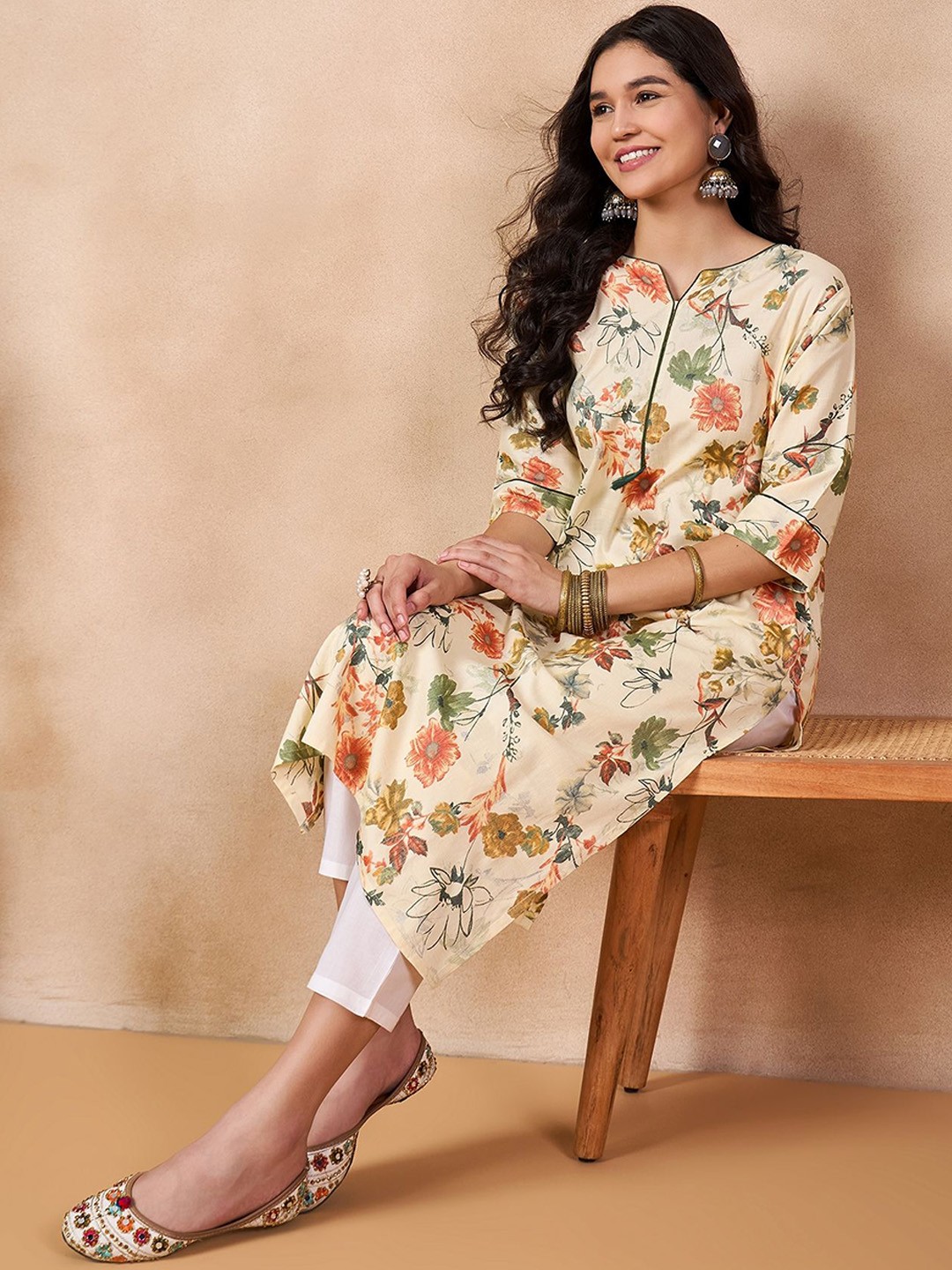

Anouk Floral Printed V-Neck Straight Kurta, Cream