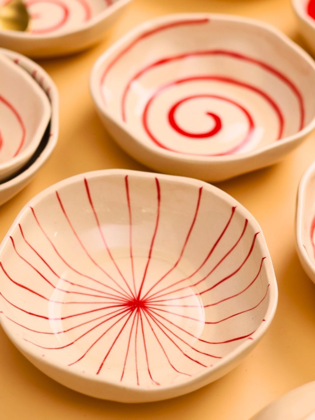 

WEAVING HOMES Red & Off White 2 Pieces Printed Ceramic Bowls 600 ml Each