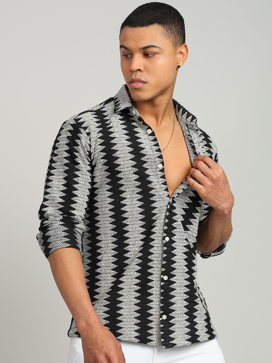 

FUBAR Men Slim Fit Chevron Printed Casual Shirt, Black