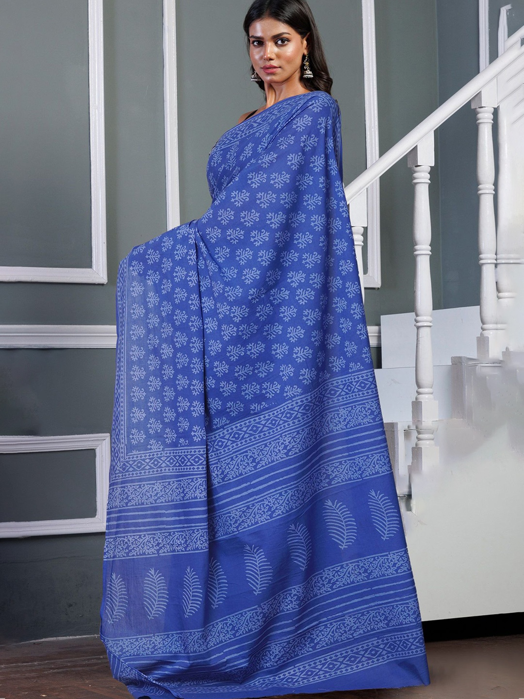 

Unnati Silks Floral Pure Cotton Handloom Block Print Navy Blue Saree