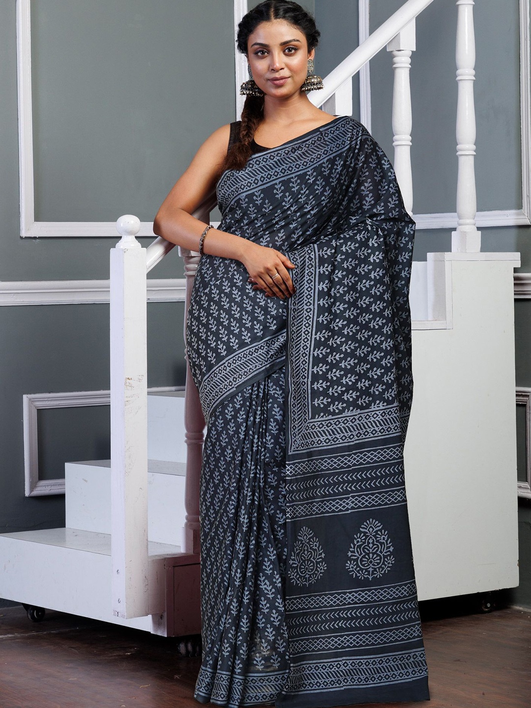 

Unnati Silks Ethnic Motifs Pure Cotton Handloom Block Print Saree, Grey