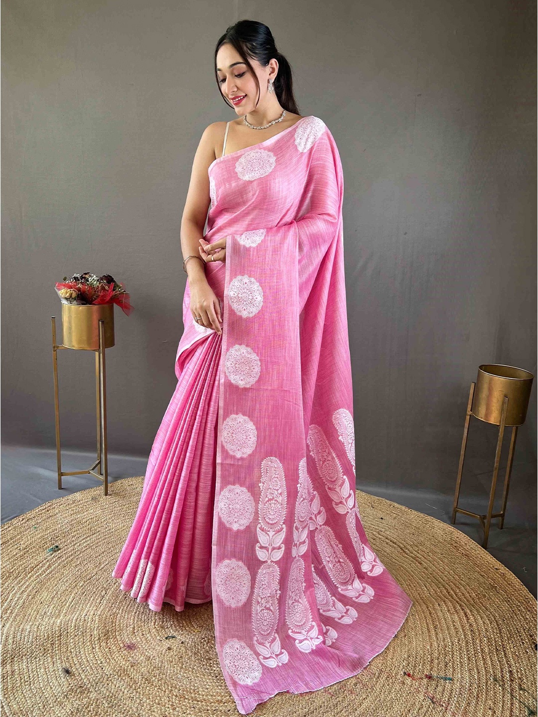 

DEVATITHI Woven Design Ethnic Motifs Zari Saree, Pink