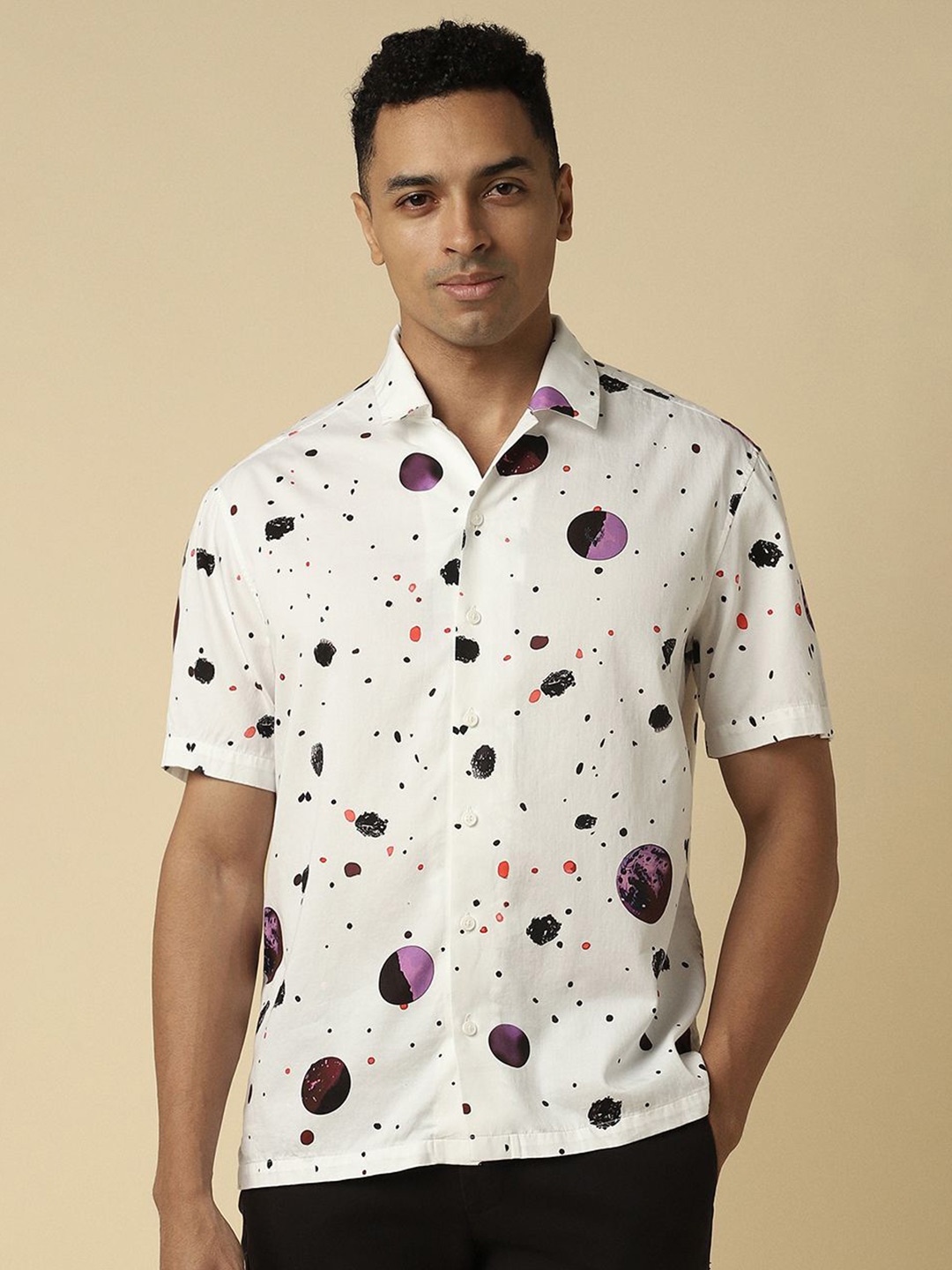 

Allen Solly Men Spread Collar Abstract Printed Cotton Casual Shirt, Off white