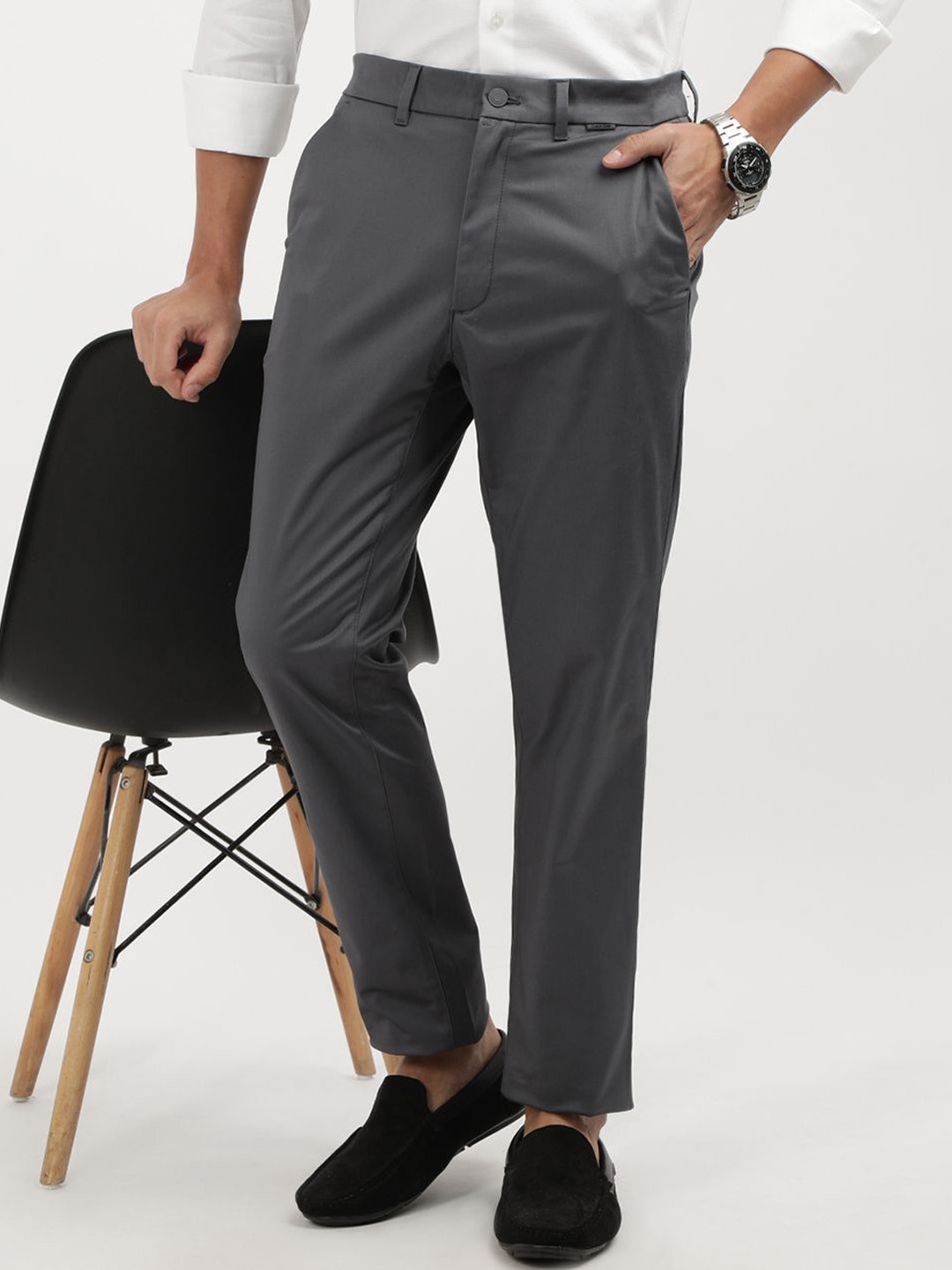 

Calvin Klein Jeans Men Slim Fit Mid-Rise Flat-Front Trousers, Grey