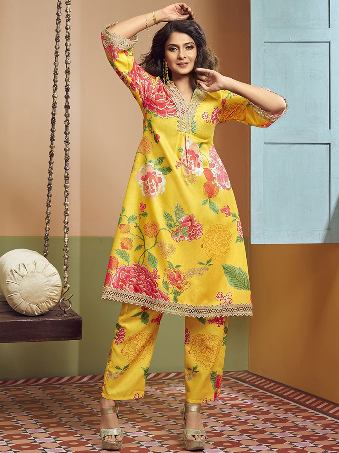 

Bhama Couture Jennifer Winget Floral Printed A-Line Kurta With Trouser, Yellow