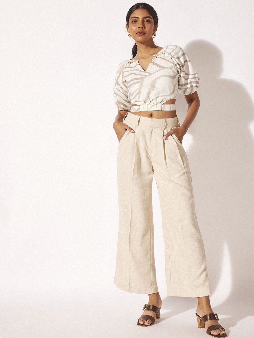 

The Label Life Abstract Printed Round Notched Neck Crop Top, Off white