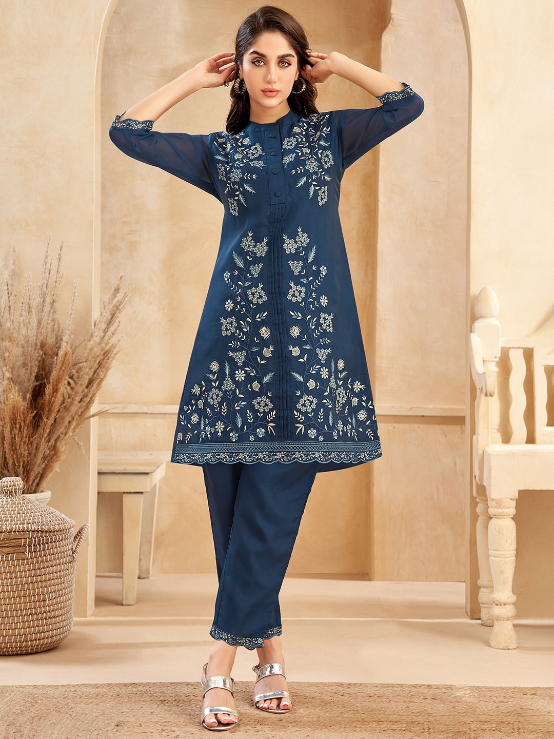 

Navvi Embroidered Kurta With Trousers, Navy blue