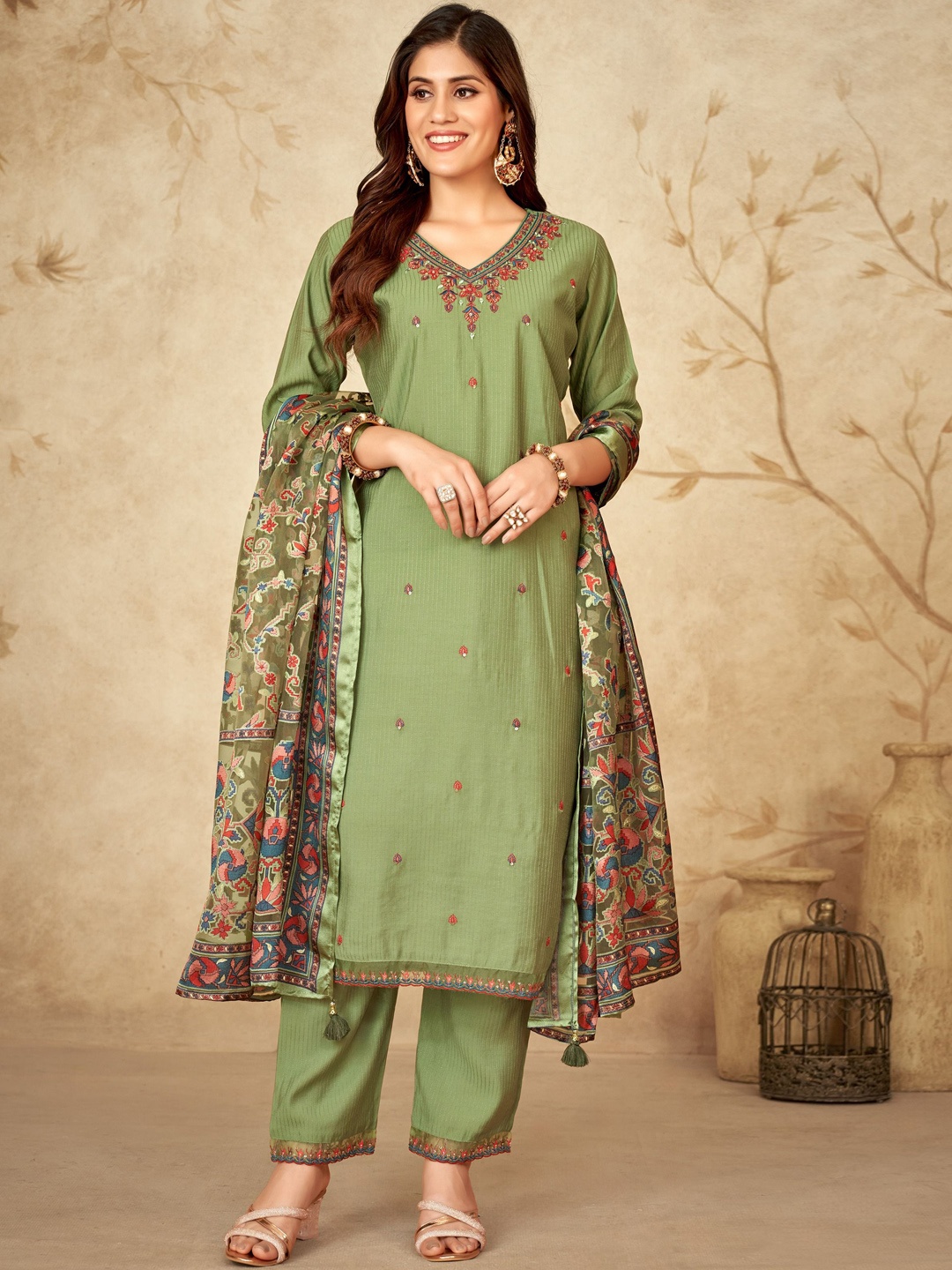 

MITTOO Ethnic Motifs Embroidered Thread Work Kurta with Trousers & Dupatta, Green