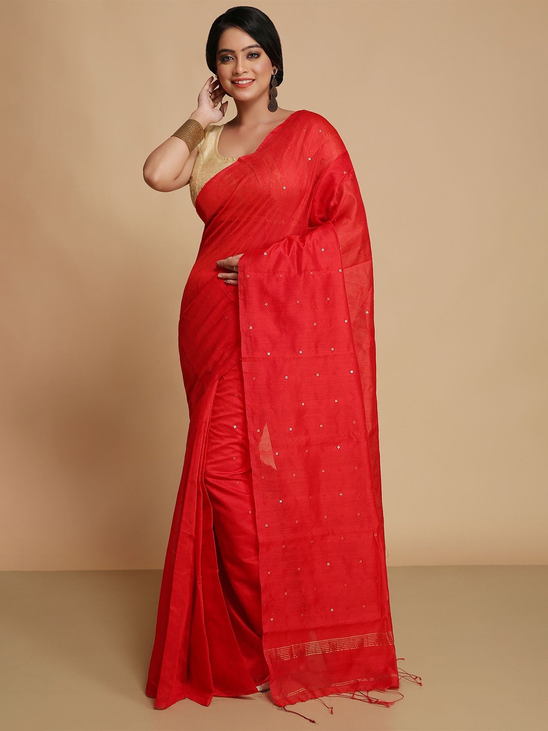 

Wooden Tant Embellished Sequinned Solid Saree, Red