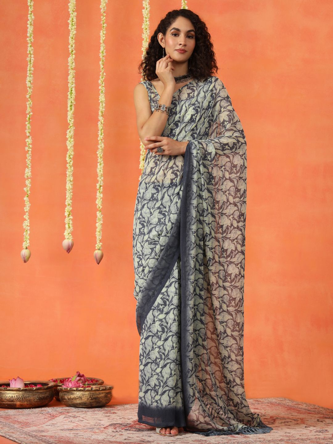 

Tikhi Imli Ethnic Motifs Ready to Wear Saree, Grey