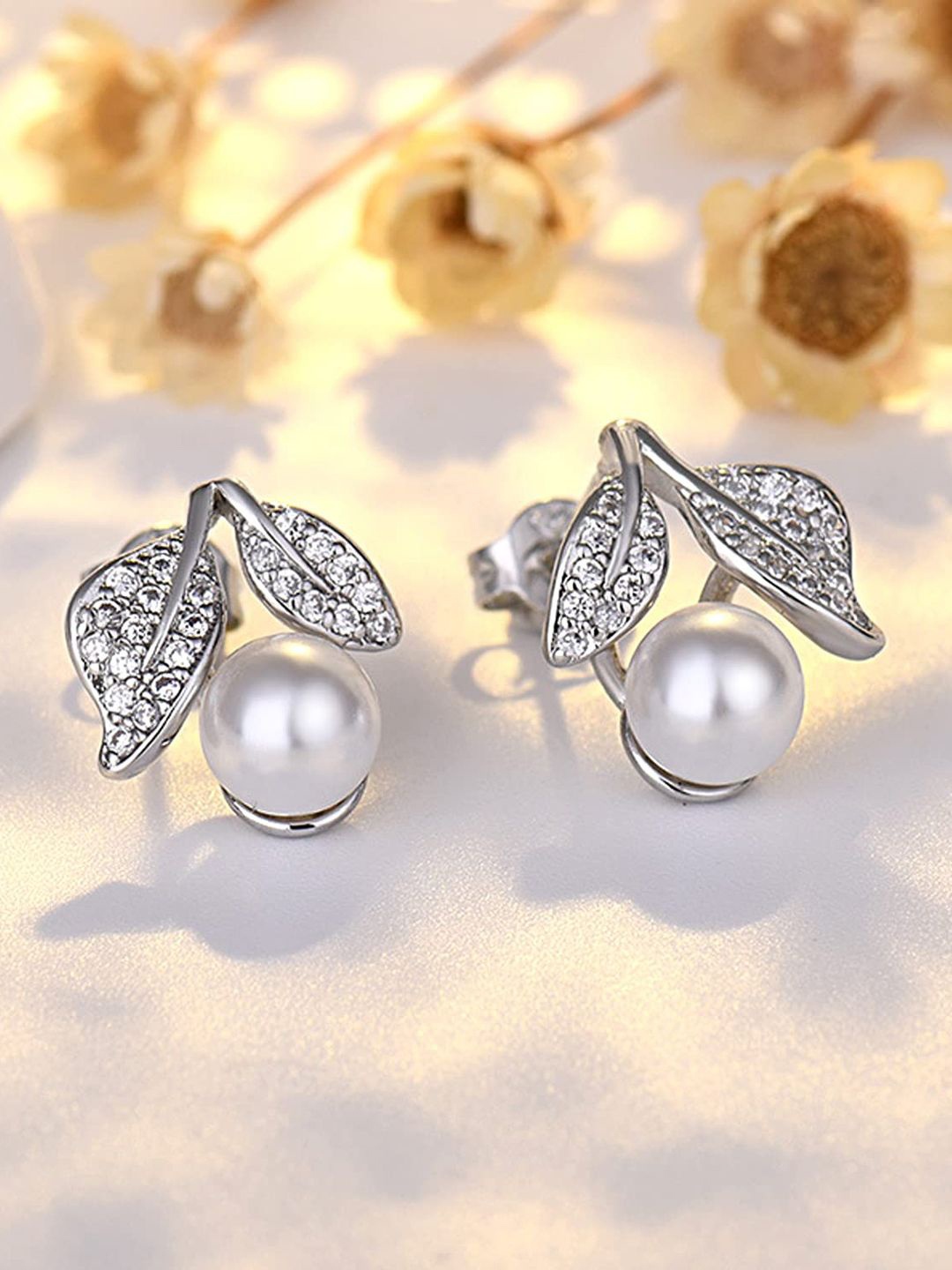 

FIMBUL Silver Plated Pearl Beaded Contemporary Studs