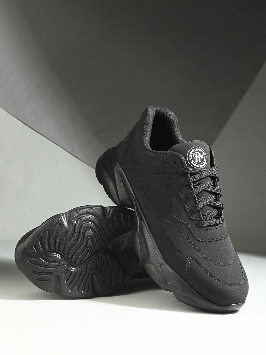 

The Roadster Lifestyle Co Men Lace Up Lightweight Sneakers, Black