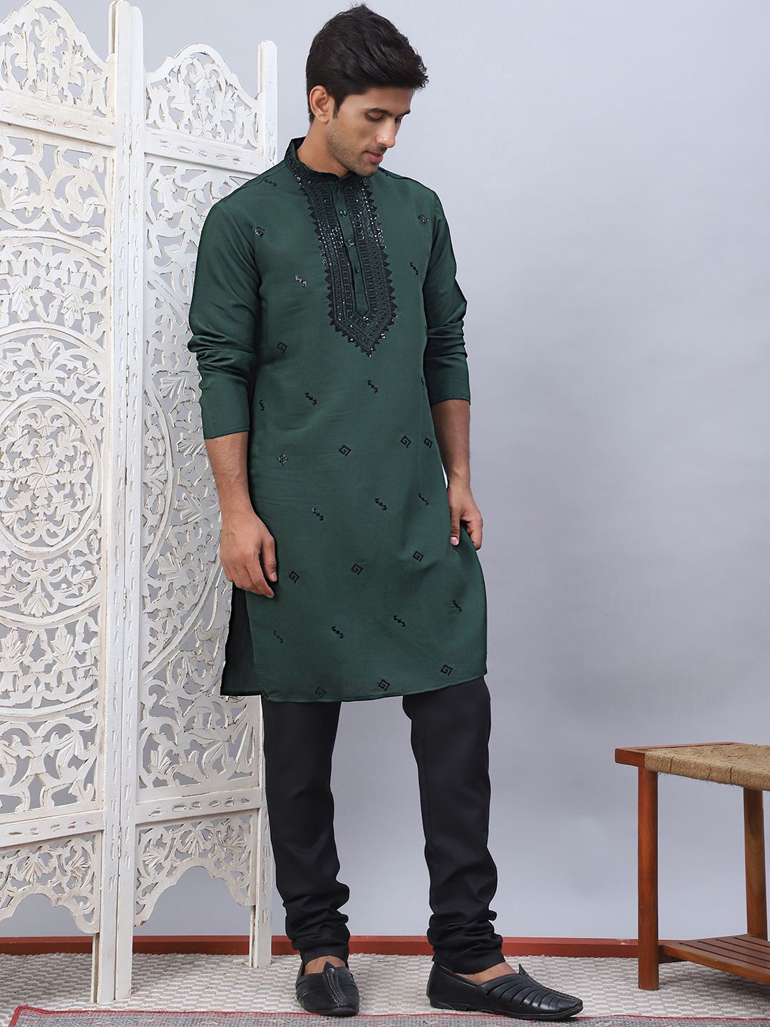 

Jompers Geometric Embroidered Mandarin Collar Sequinned Straight Kurta With Pyjamas, Olive
