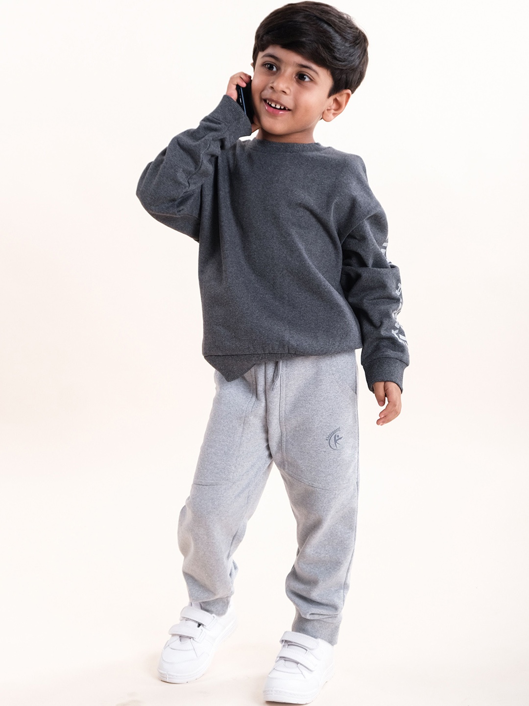

KiddoPanti Boys Round Neck Sweatshirt With Joggers, Grey