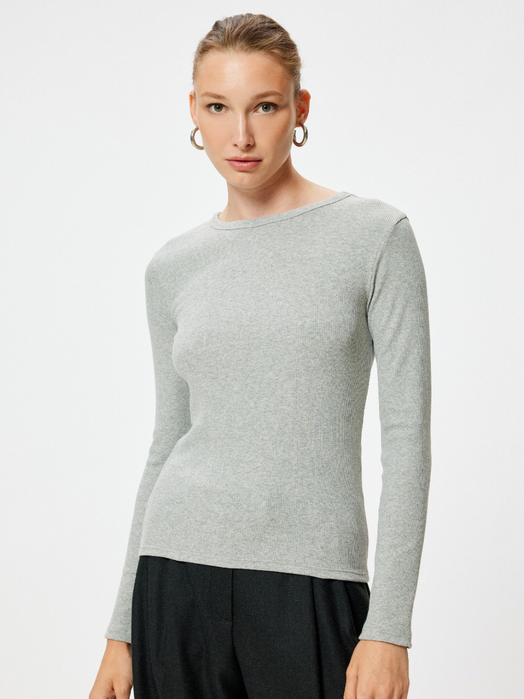 

Koton Women Solid Round Neck T-Shirt, Grey